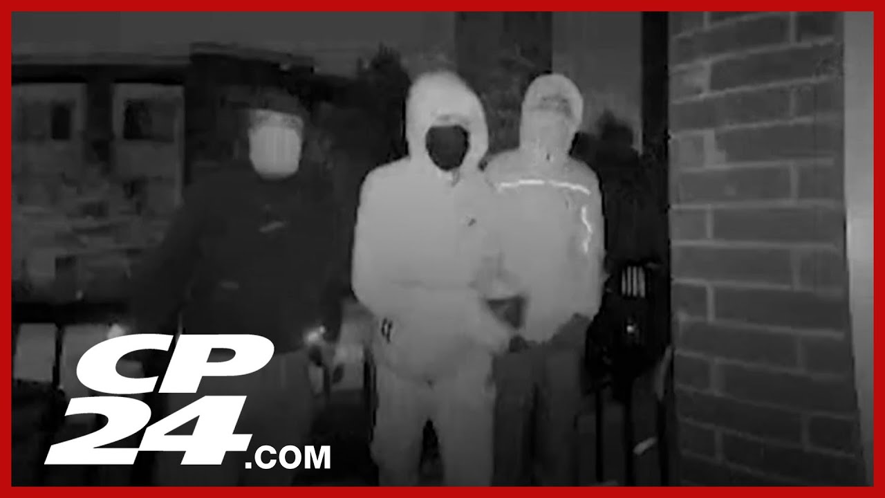 Suspects sought in armed Richmond Hill home invasion | Caught on camera