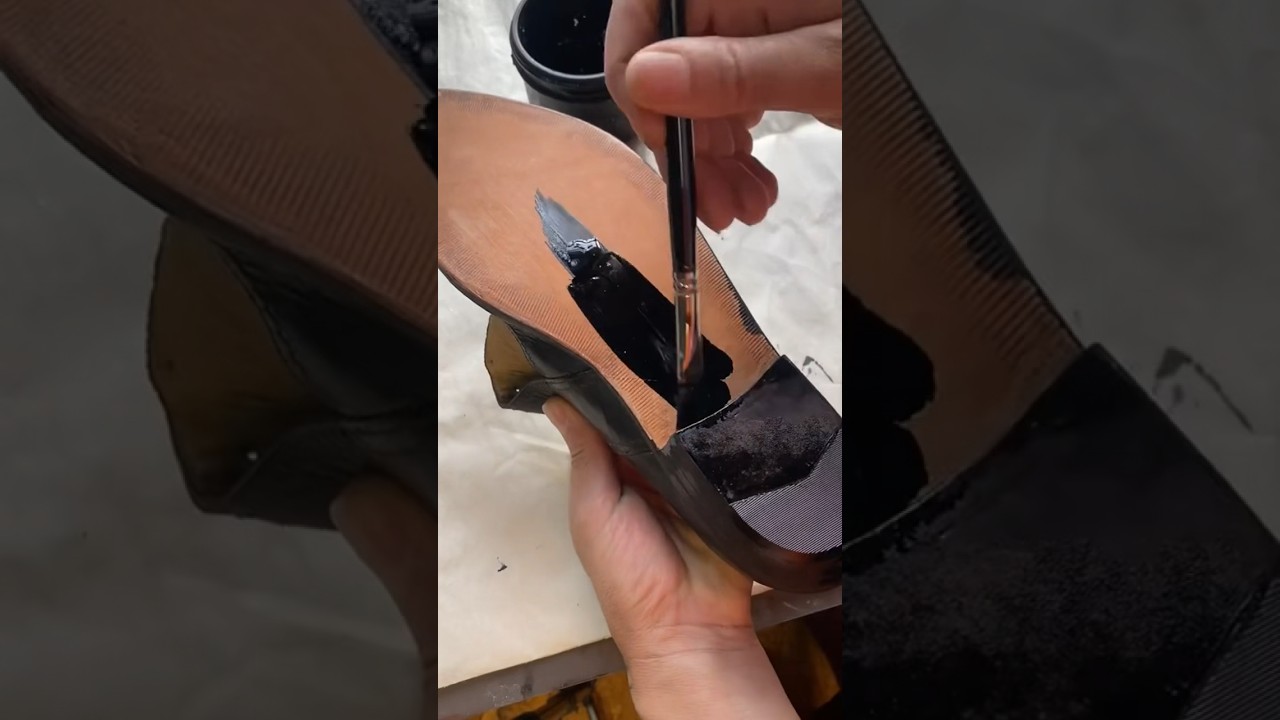 Adding finishing touches to a custom pair of soles on these vintage Fluevog shoes 🖤 