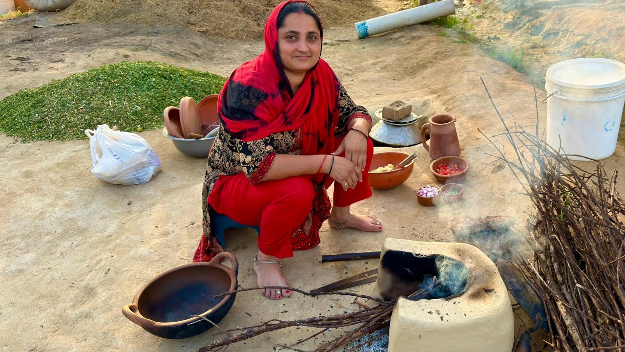 भंडारे वाली आलू की सब्जी 😋 फूली हुई पूरी । देसी घी का हलवा 🥰 village food vlog 