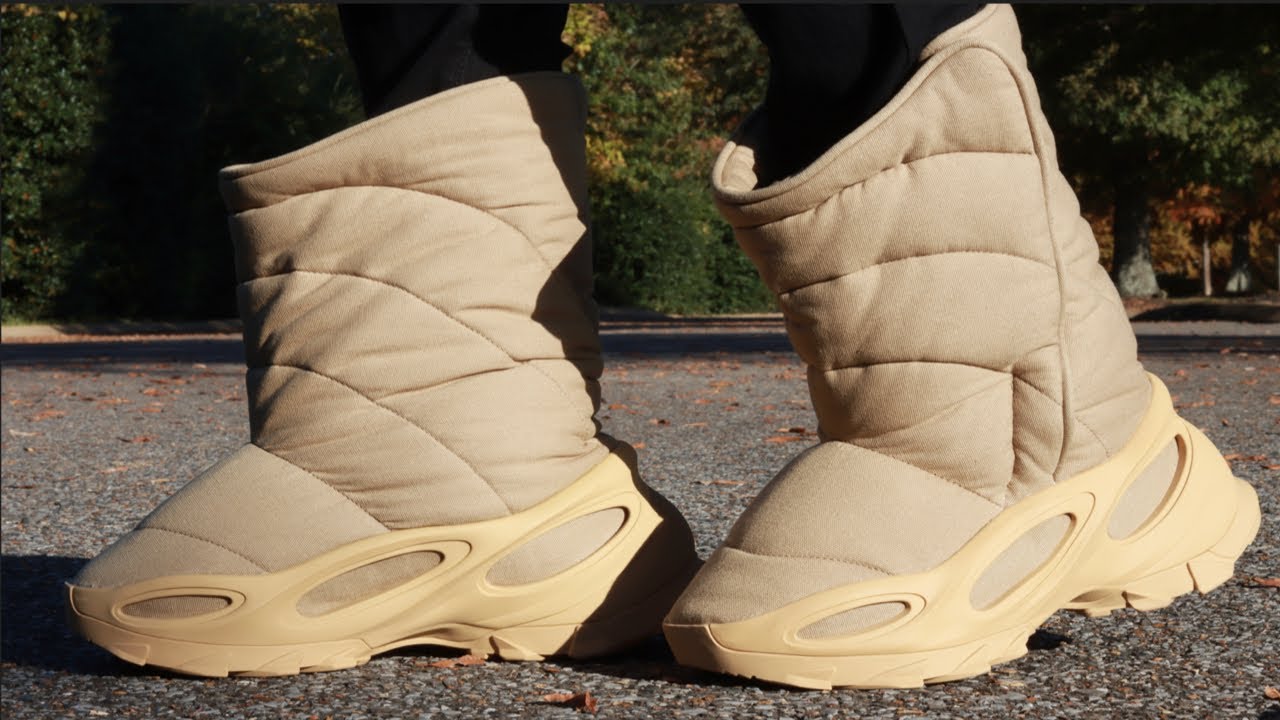 なります ADIDAS YEEZY NSLTD BOOT KHAKI もモデルに