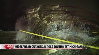 Winter weather causes power outages in southern Michigan