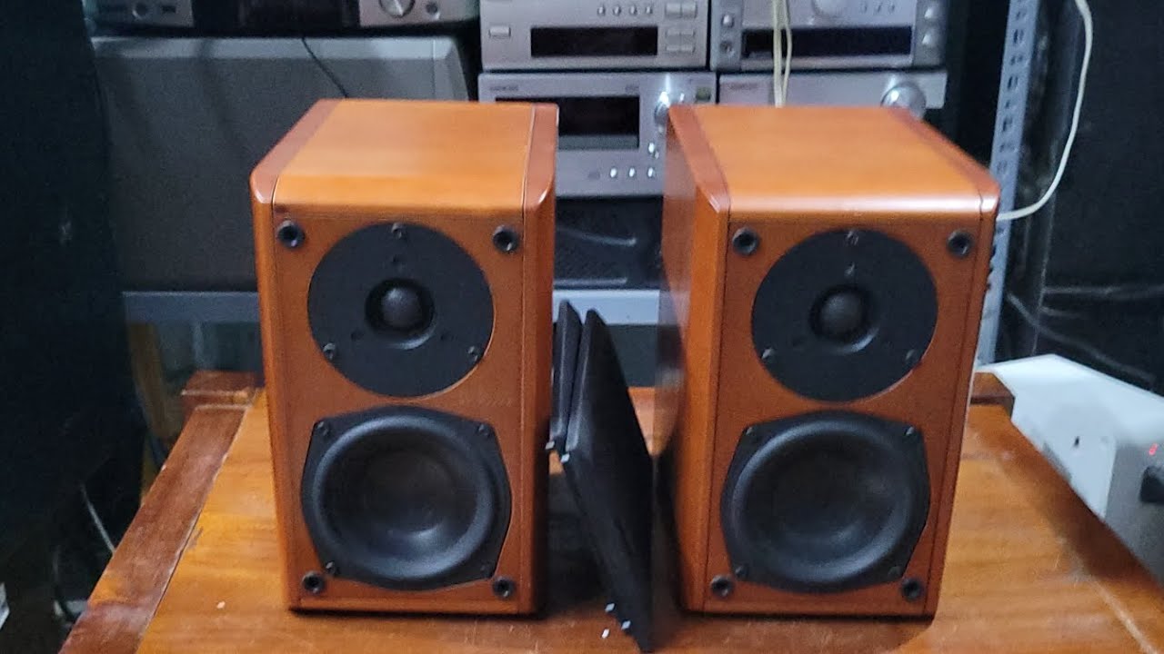 Denon SC-E717R speakers with wood veneer, great sound, includes