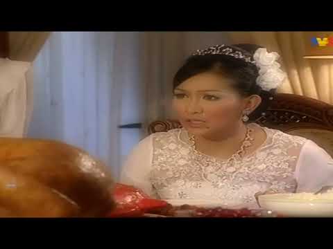 [CLIP] Julia Juli: Ep 4 - Merah Sangat Gincu Juli Ni | Tonton