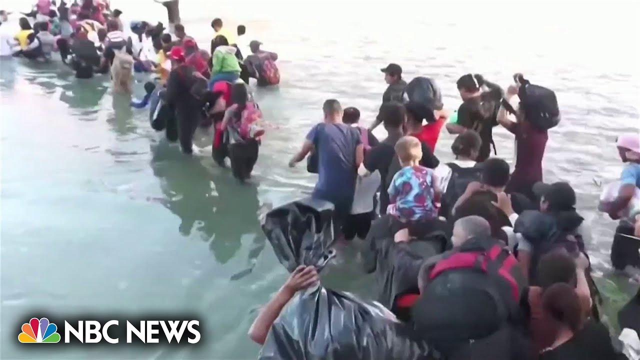 More than 1,000 migrants cross U.S.-Mexico border
