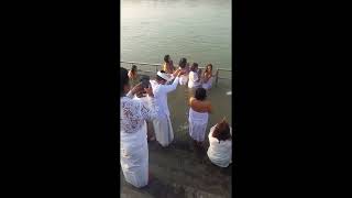 Mandi Di Sungai Gangga India