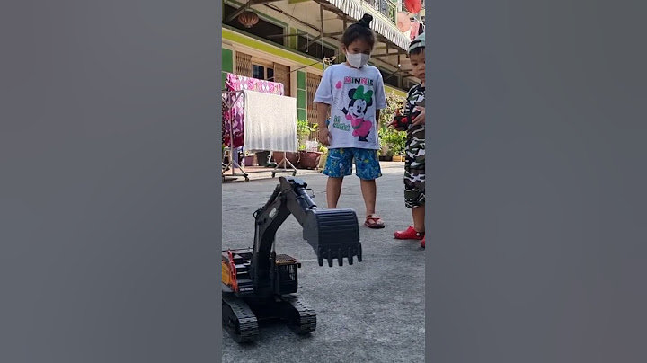 Cute girl And Boy Playing RC Excavator Huina 1594.121222.#rc #shorts #youtubeshorts #love #like