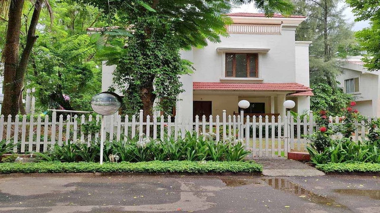 Grand 4bhk Villa for sale in Pune Florida villa for sale Mundhwa Pune