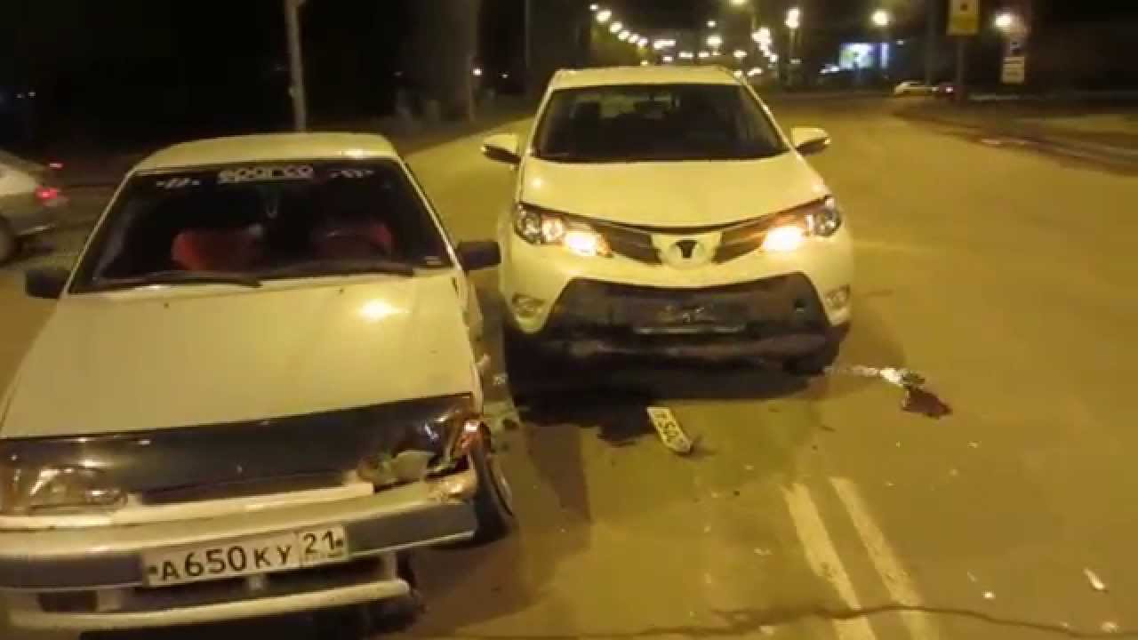 Авария в Йошкар-Оле: на Ленинском проспекте столкнулись Toyota и ВАЗ ...