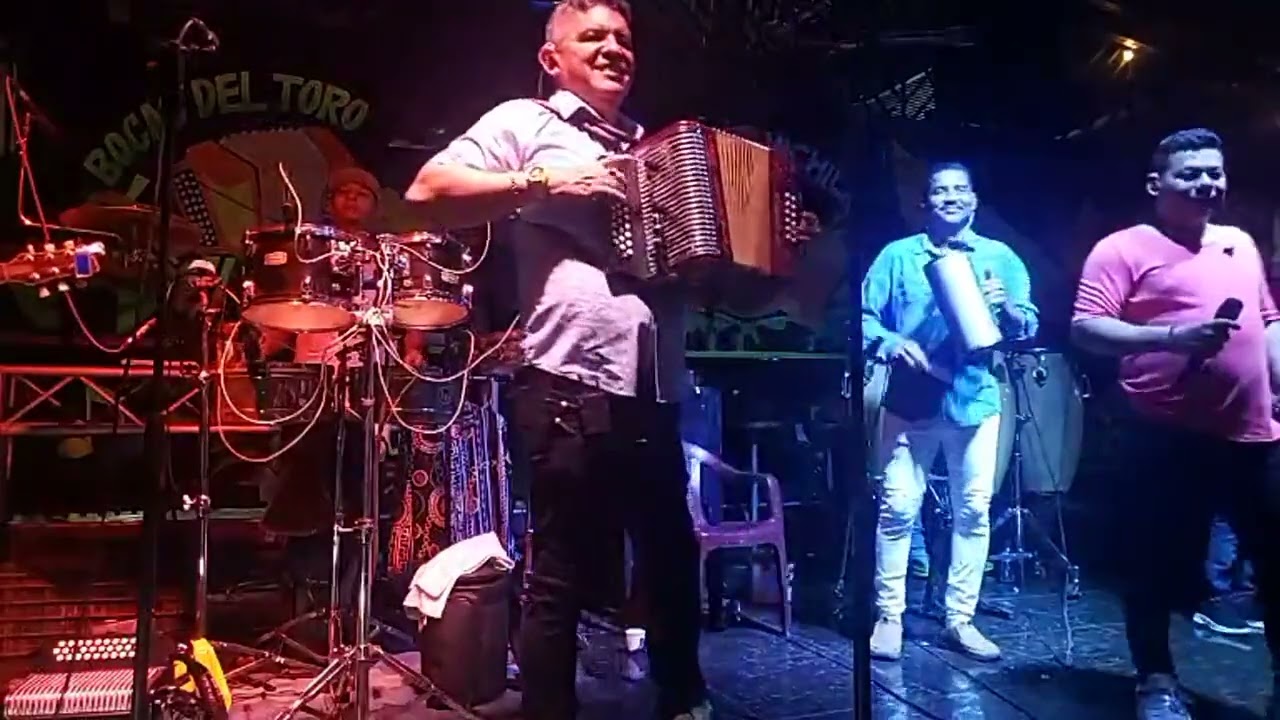 LESLY SANTAMARÍA Y CRISTIAN DE LEÓN OJO CANELA EN VIVO RECUERDITO 2025