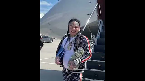 6ix9ine getting off his private jet with stacks