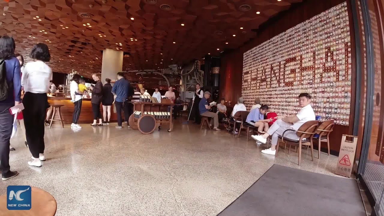 tv kanalları Starbucks in Shanghai: a cafe and a tourist attraction