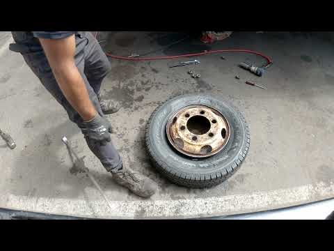 How to replace front tire on Isuzu