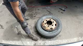 How to replace front tire on Isuzu