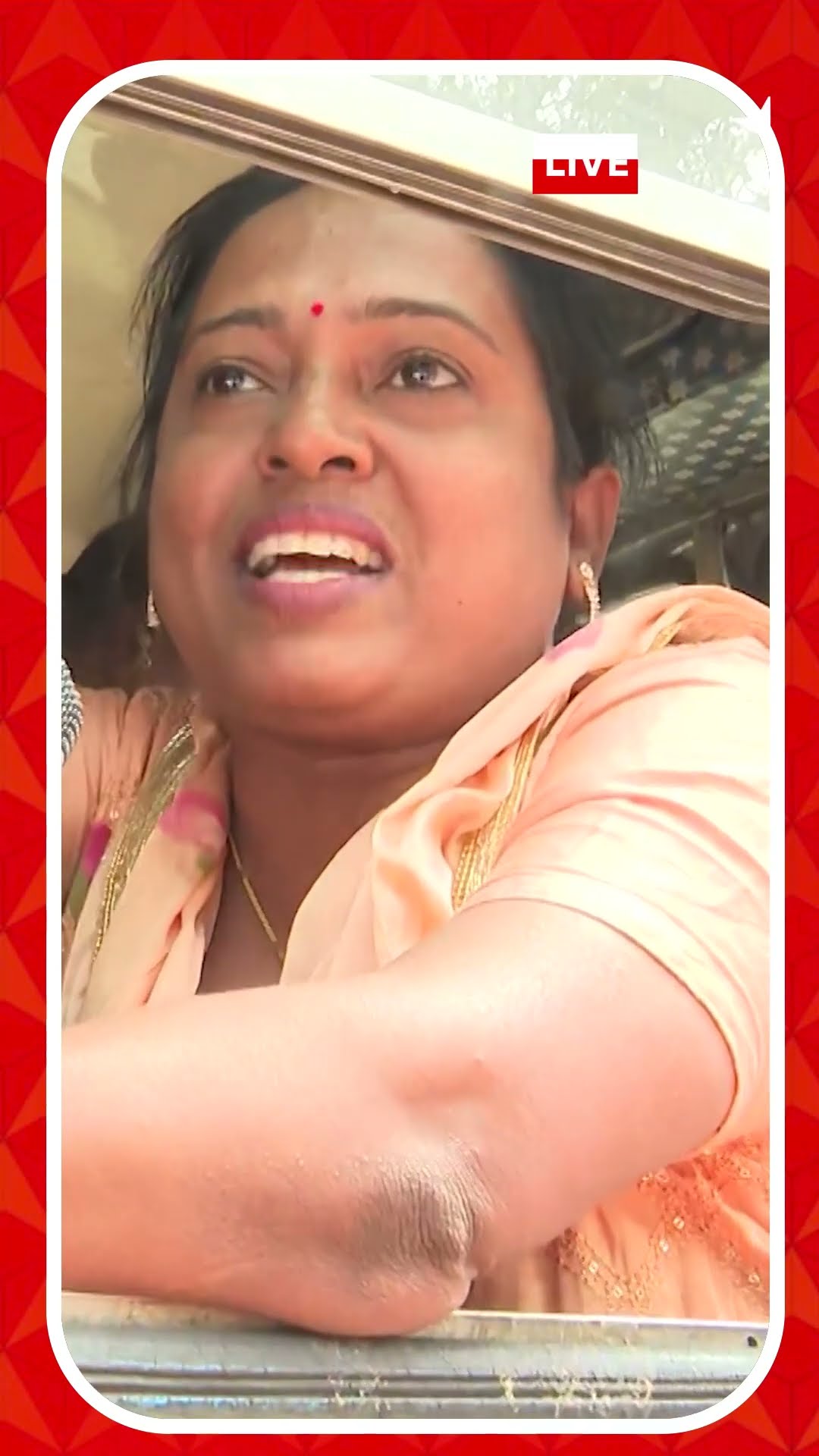 'পুলিশ গায়ে হাত তুলছে,এখন যদি পুলিশের চাকরি কেড়ে নেওয়া হয়,পুলিশের মাথার ঠিক থাকবে ?': চাকরিপ্রাপক