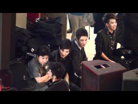 Frame หลังเวทีแถลงข่าว AF9