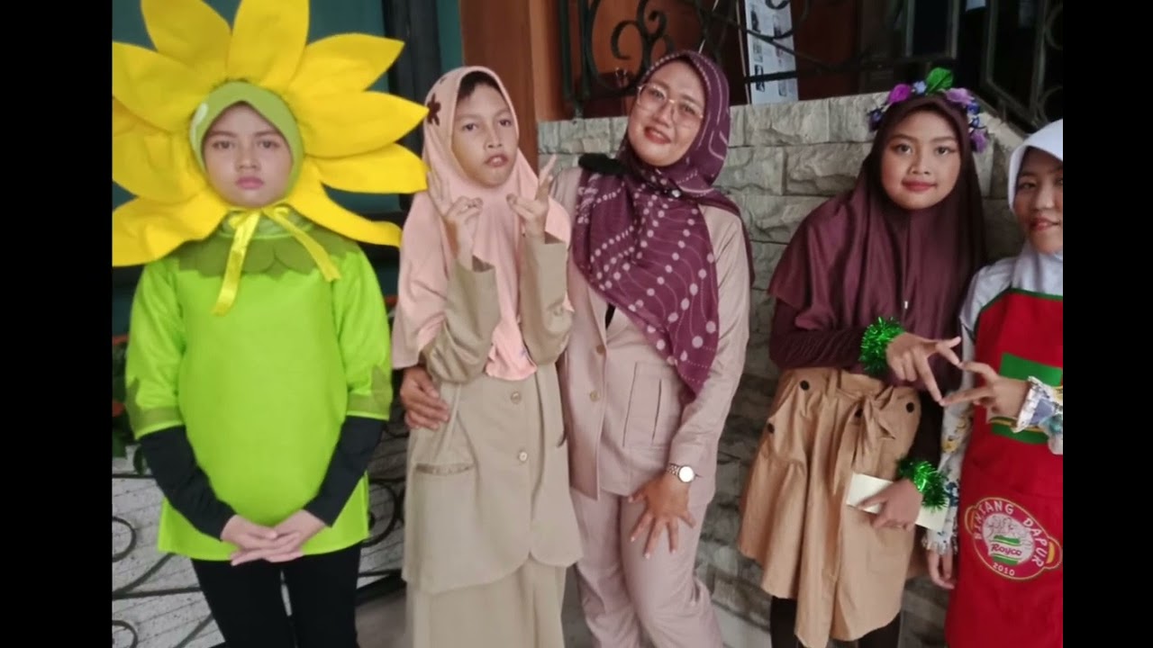 Masa menjadi anak SD Awliya.....Ayesha bersama teman-temannya