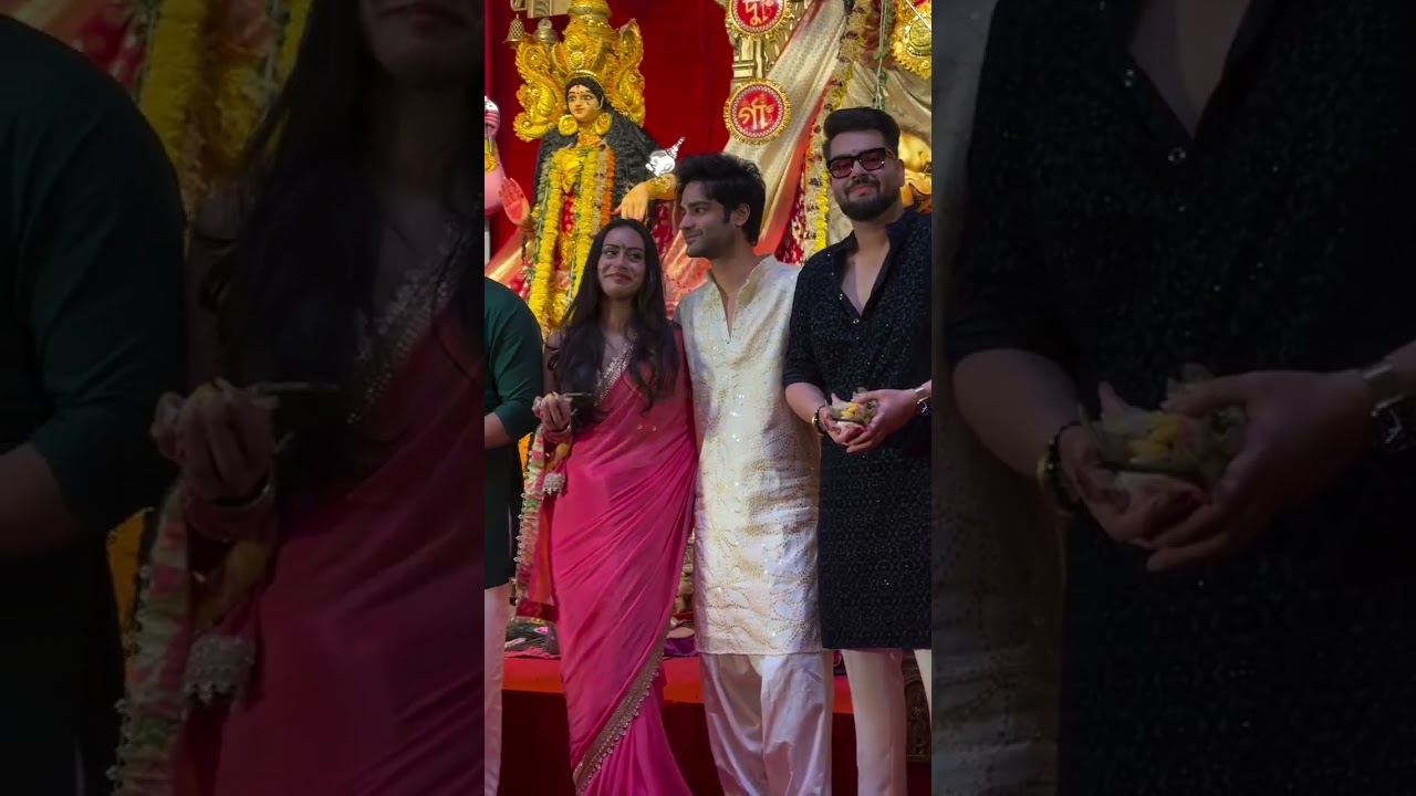 Kajol, Ajay Devgn, Nysa, Aman Devgn, and Tanisha Mukherji at North Bombay Sarbojanin Durga Puja ❤️