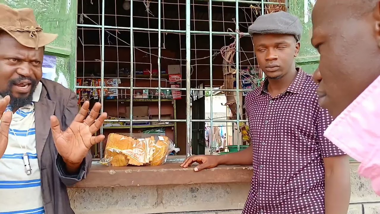 Mzee wa kofia ni mchawi, 😀😀kaa anaweza zima mayi wa nabwire kijana mjinga amechoma😃😃