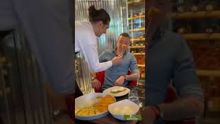 Muslera Baklava Yiyor