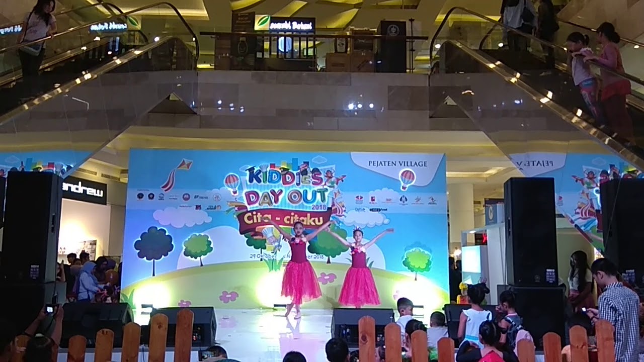 Kk Dyandra with Hani, grade two (kiddos day out)