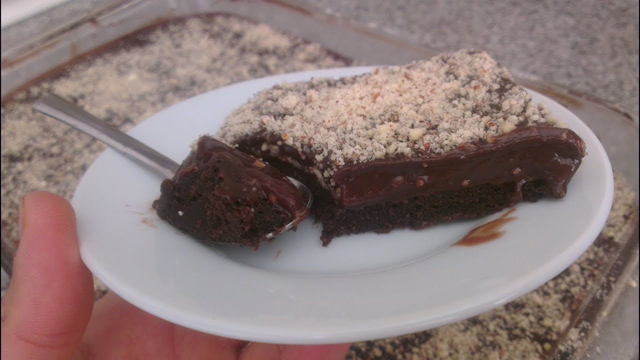 ‫الكيكة المجنونة  بدون بيض وبدون يا غورت التي حيرت عالم   اليوتيوب ناجحة %100 ومذاق يجنن‬‎ - YouTube