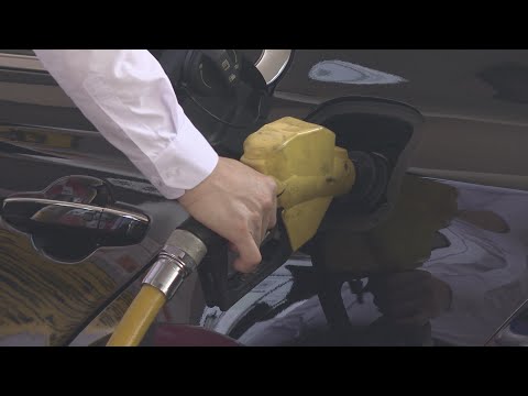 <strong>국내</strong> <strong>휘발유</strong> <strong>가격</strong> 1.4원↓…하락세 진입 / 연합뉴스TV (YonhapnewsTV)