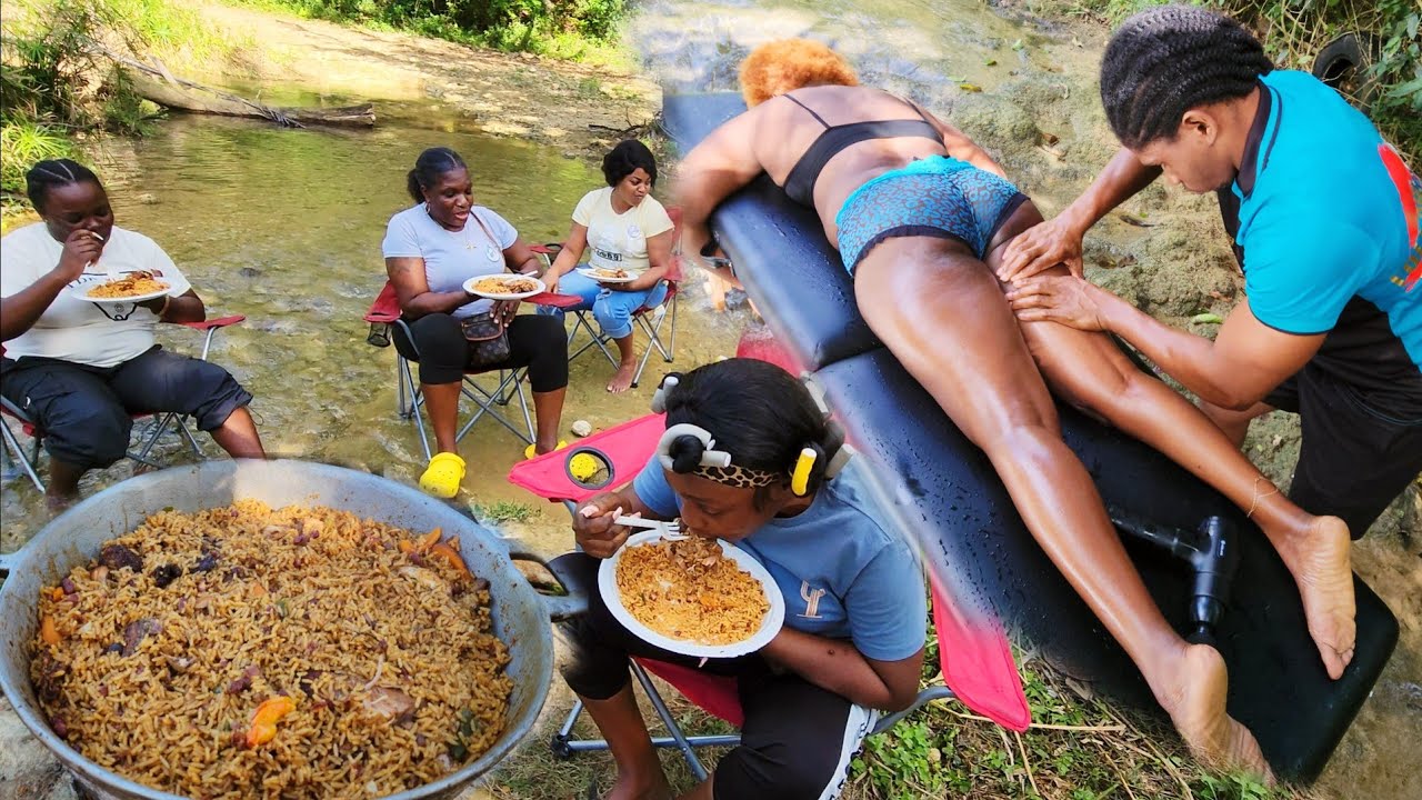 Почувствуйте спокойствие на ямайской реке с этим вкусным рецептом приготовления риса в одной каст...