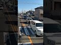 横断歩道で止まるバカが居るから事故を誘発させる!