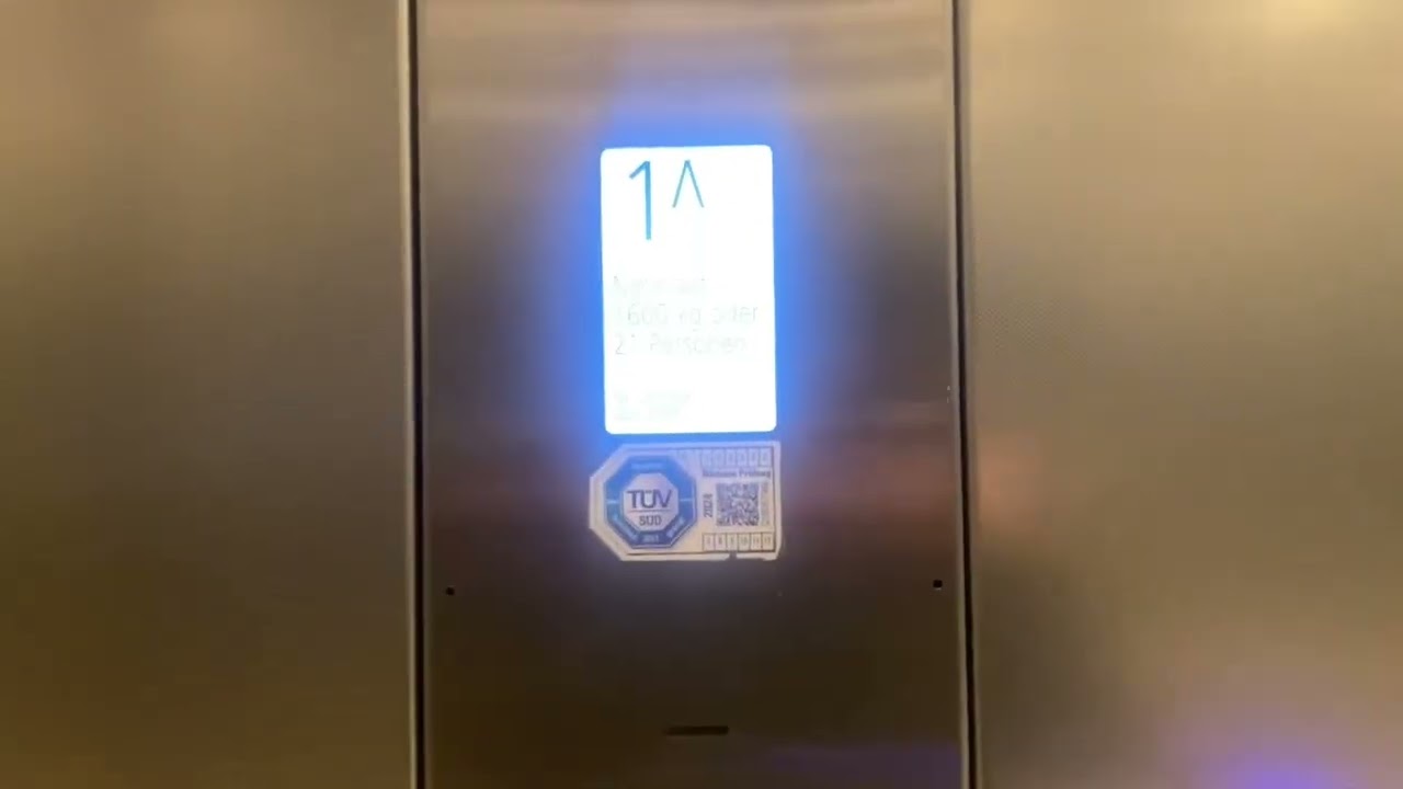 2004 Schmitt+Sohn Aufzug in einem ICP Schule in München