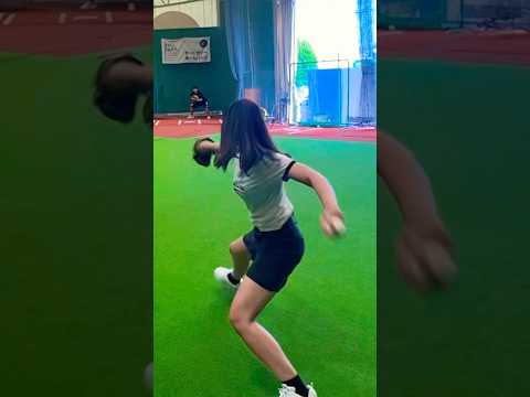 豪速球を投げる野球初心者の台湾女子サウスポー #shorts