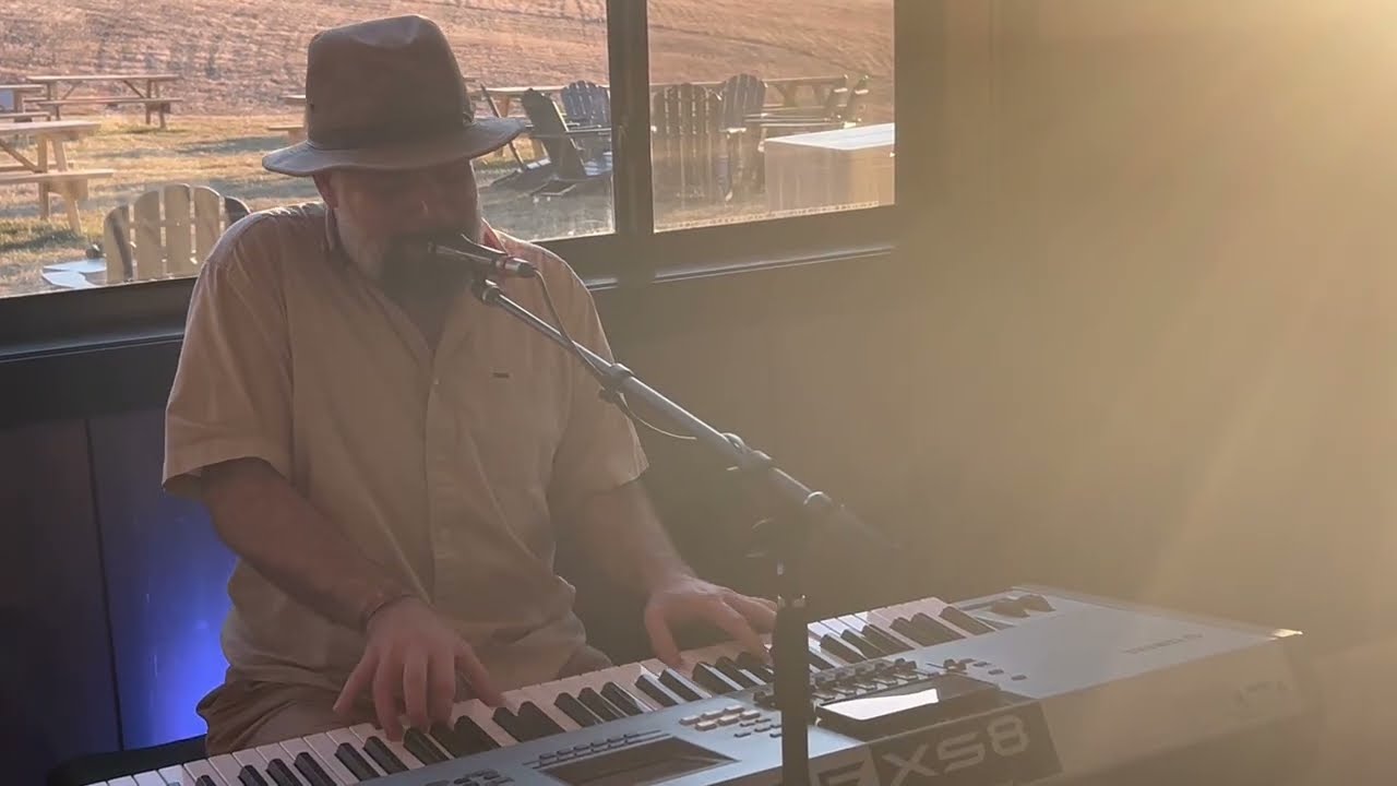 "Fisherman’s Blues" - Luke Johnson - LIVE @ Loco Lion Brewery 