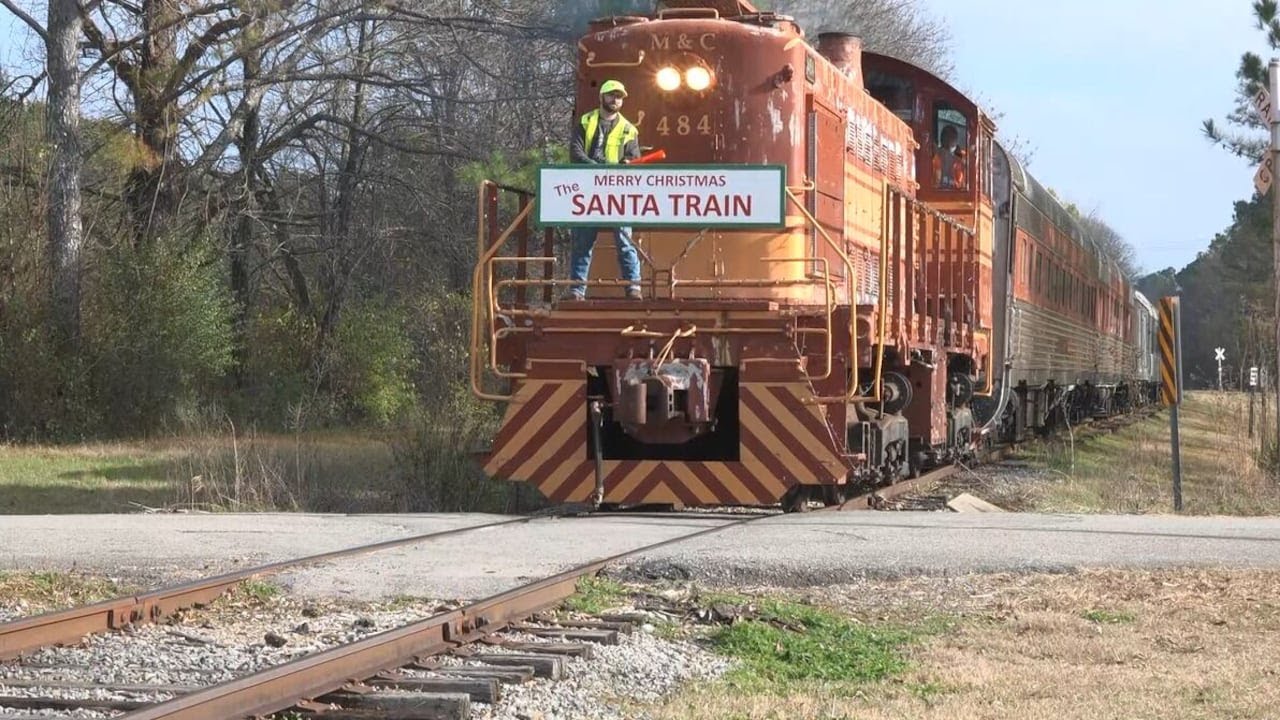 The Santa Express rides through North Alabama Railroad Museum
