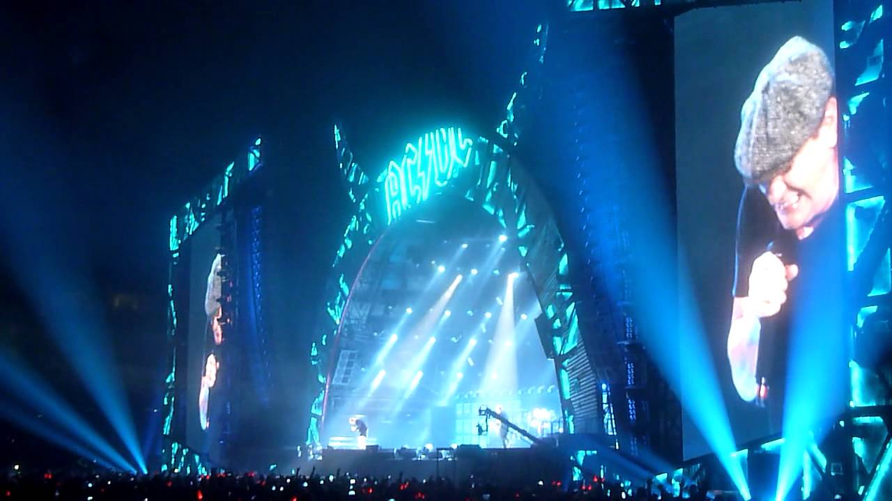 AC/DC - Thunderstruck (Live in Montreal) - YouTube