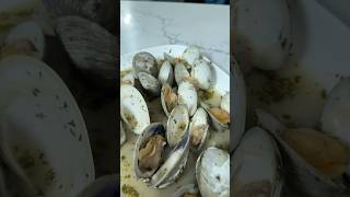 Steamed Clams With Lemon Garlic Er Broth