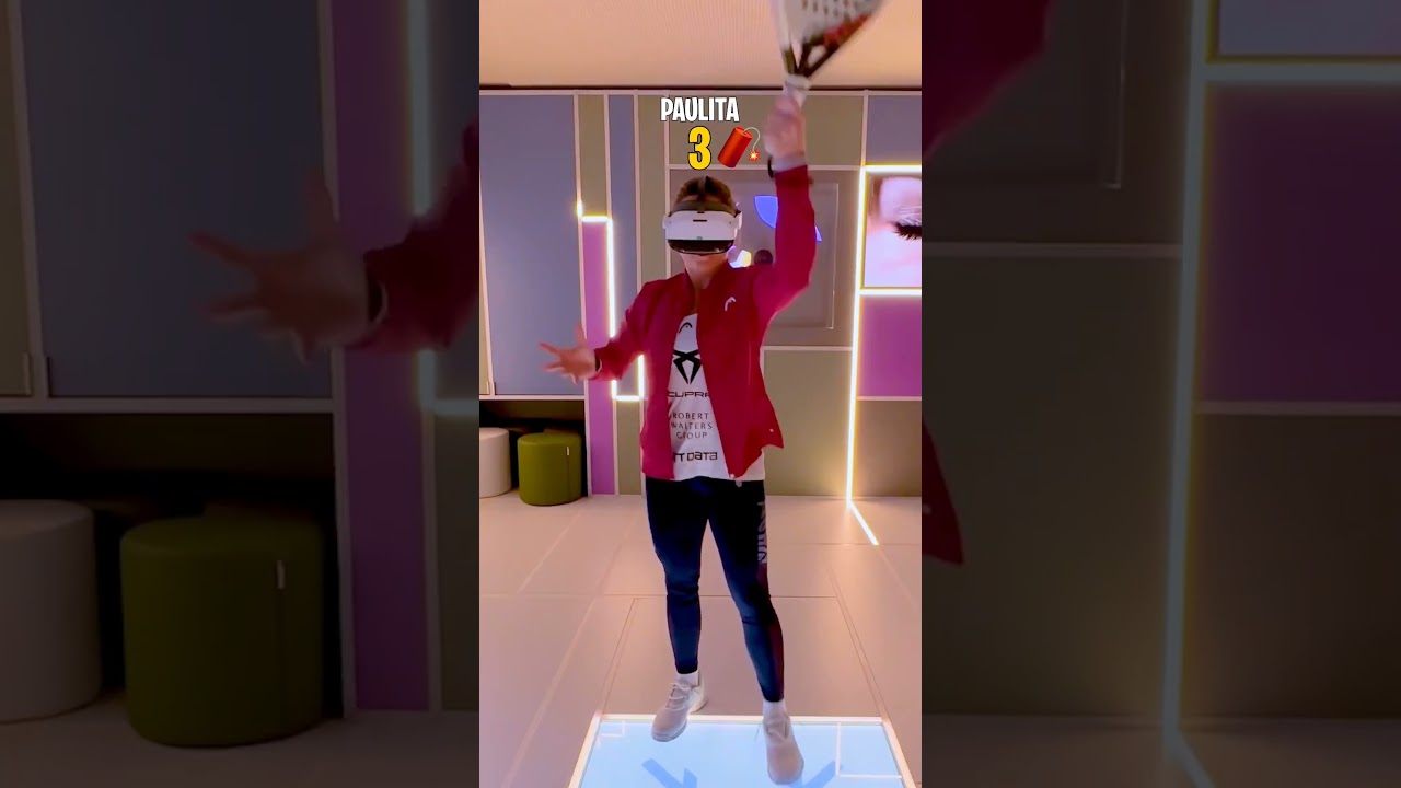 Players try the VR Challenge!! 