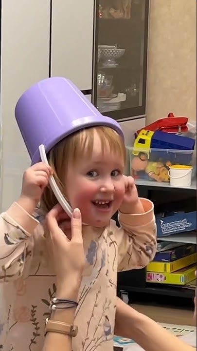 НЕ ОДЕВАЙТЕ ВЕДРО НА ГОЛОВУ🤣🤣🤣 #каринанямнями - YouTube
