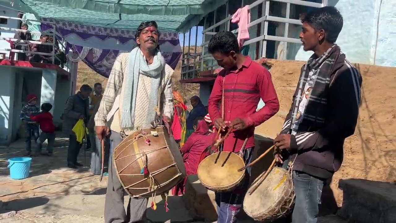 ढोल दमाउ की गूँज 