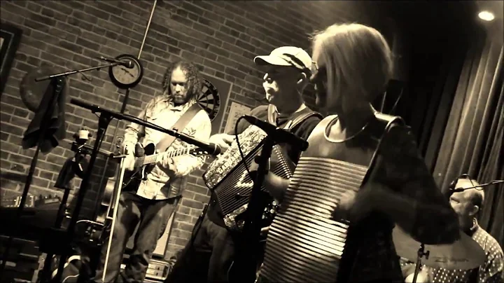 Julie Sherlock w K Jones and The Benzie Playboys