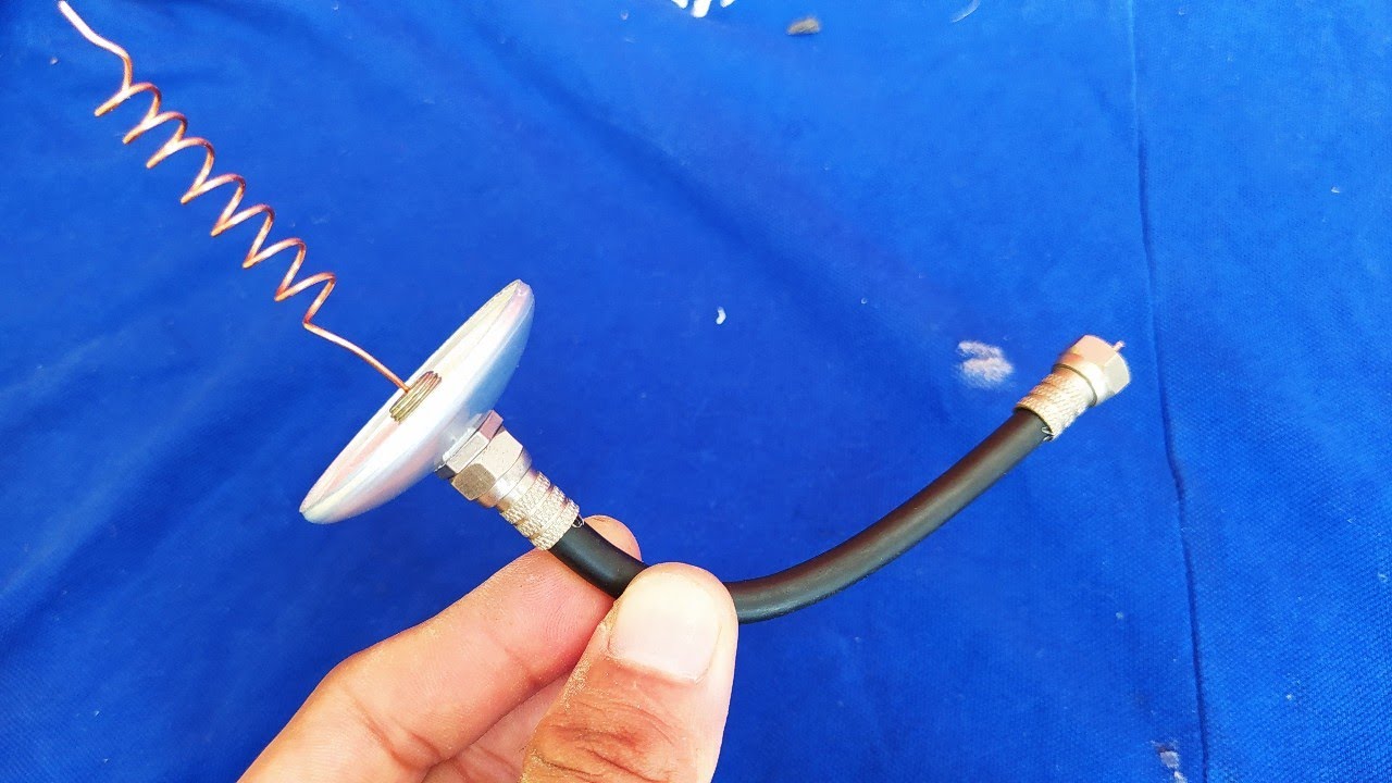 Converting a Coca-Cola can into a HD digital antenna