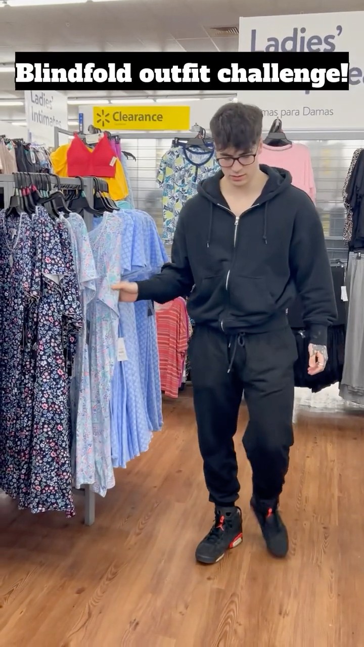 Blindfold Outfit Challenge! ? #dresstoimpress