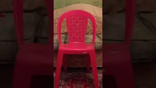 هاتفضل باصص للكرسي الاحمر ده من غير ما تزهق .. Look to this red chair