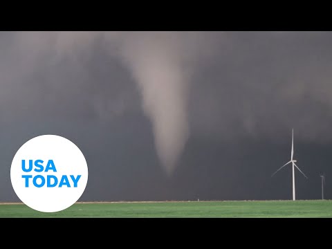 Storm chasers spot possible 'twin tornadoes' in Texas | USA TODAY