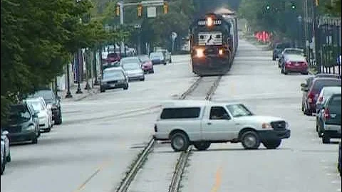 MUST WATCH! CLOSE CALL! NS 156 Street Running down 6th Street! AWESOME HORN ACTION/CONSIST!
