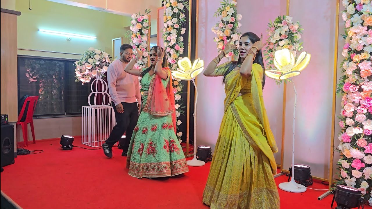 आम्हा दोघी बहिणींचा dance Reception मधे..#housequeen 