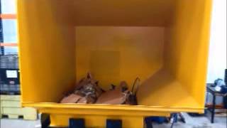 Screw compactor for cardboard