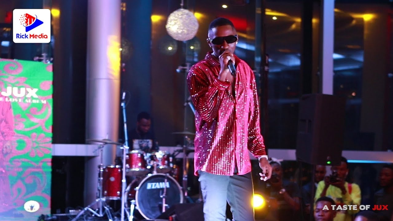 VIDEO: JUX amshukuru DIAMOND na VANESSA live JUKWAANI