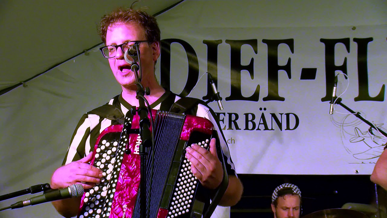 Dief-Flieger Song "Fotti" live am FC Black Stars Sommernachtsfest 2018