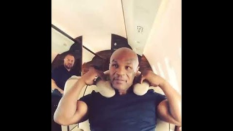 Mike Tyson pranks Dana White