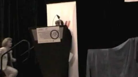 Claudia Schwartz Accepts the HR Exemplary Award