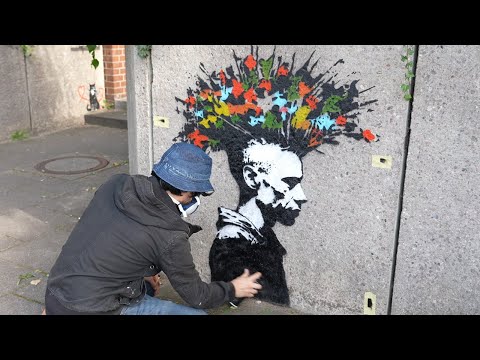 Street Art - Painting of TABBY "Flower Punk" Stencil